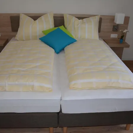 Zur Lahnbruecke Szálloda *